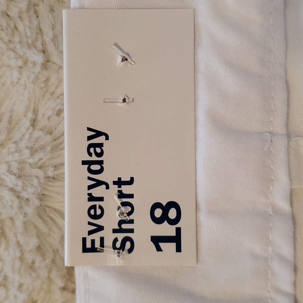 Old Navy mid-rise shorts - Picture 8 of 10